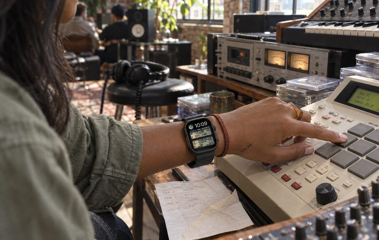 Quartz Lcd on Apple Watch, photo 3 of 3